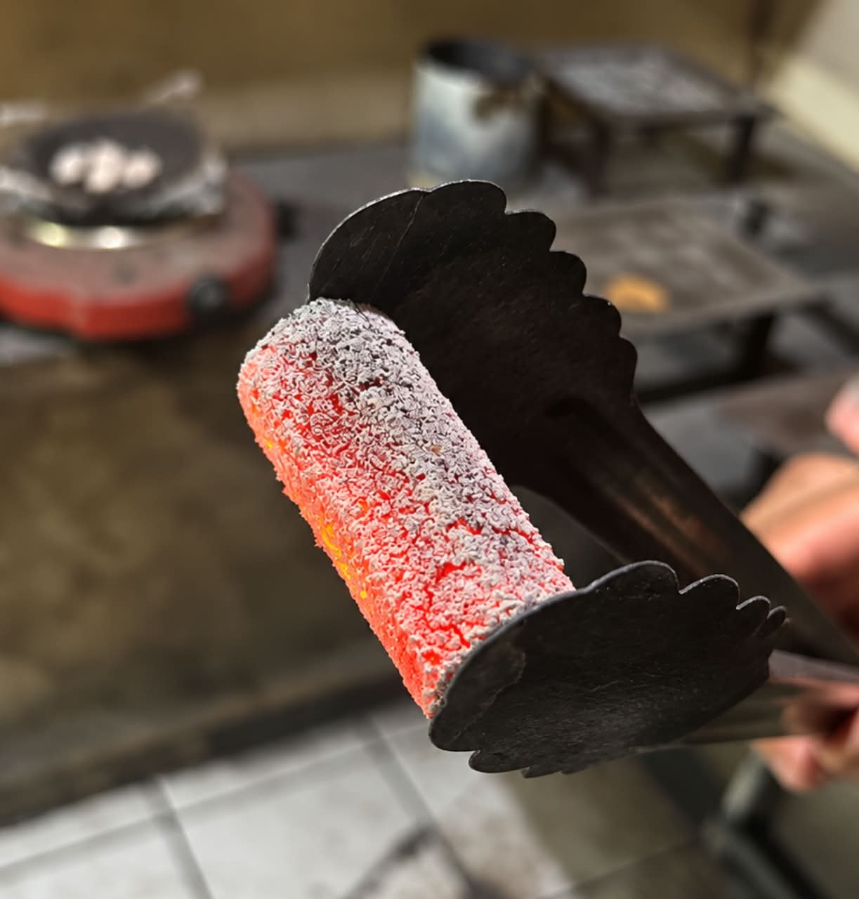 Low ash shisha charcoal with strong briquette structure